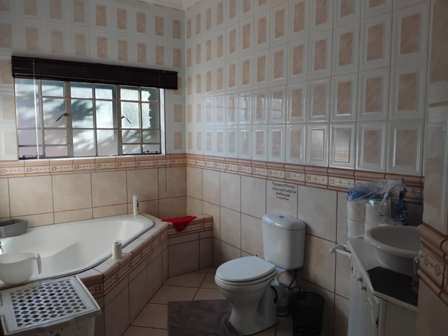 4 Bedroom Property for Sale in Safari Gardens North West